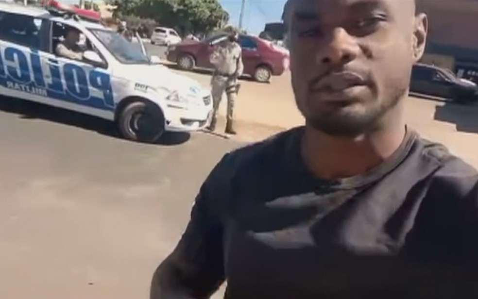 Ciclista Filipe Ferreira denuncia que está sendo intimidado pela Polícia Militar, em Cidade Ocidental, Goiás — Foto: Reprodução/Instagram