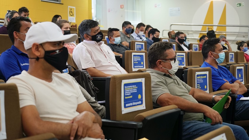 Ao fim da reunião, os empresários puderam tirar dúvidas e receber orientações do secretário e de técnicos da Secretaria de Economia | Foto: Divulgação SE-DF