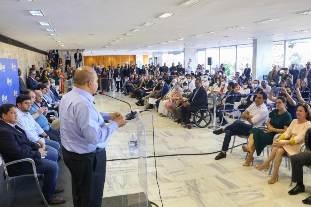 A cerimônia de entrega das escrituras, no Palácio do Buriti, contemplou católicos, evangélicos, espíritas e religiões de matriz africana | Fotos: Renato Alves/Agência Brasília