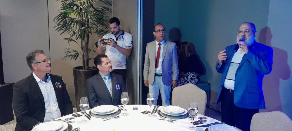 O ex-deputado e o conselheiro aposentado do TCDF, Maurílio Silva, fez um discurso para selar a dobradinha do seu filho Donny Silva para distrital e o Coronel Charles para federal | Foto: Divulgação.