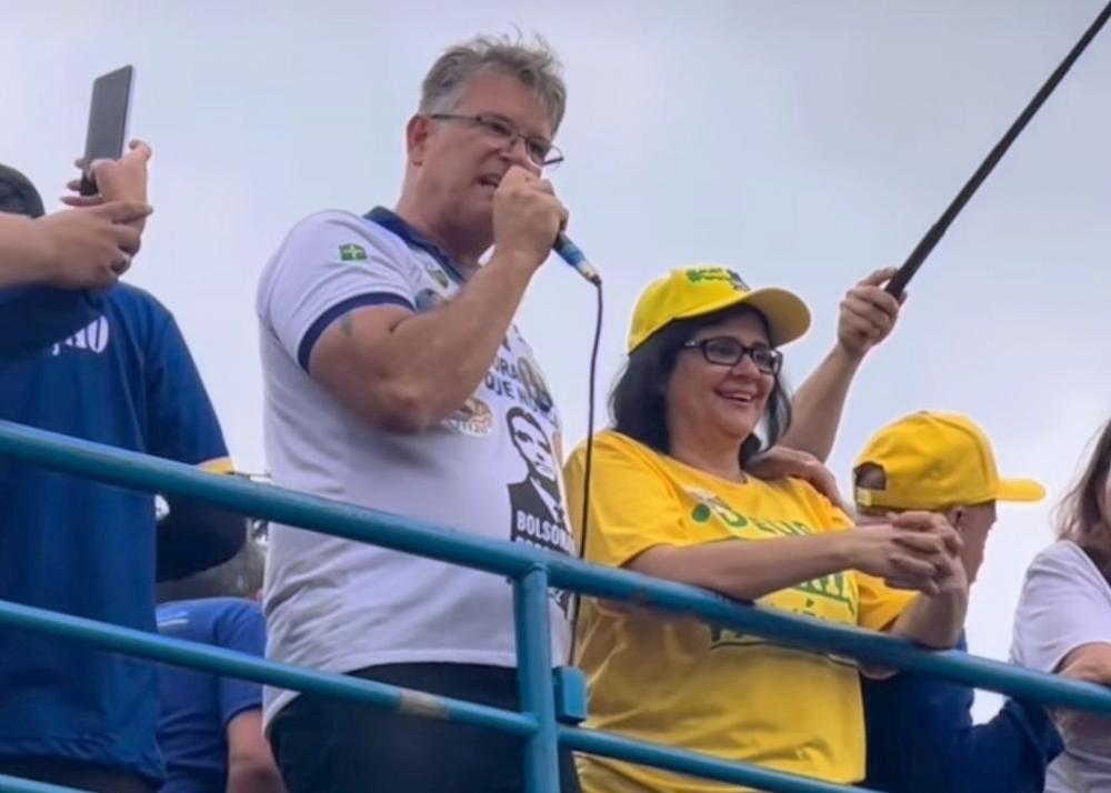 O candidato a deputado federal coronel Charles Magalhães e a candidata à senadora Damares Alves fizeram discursos em defesa de Deus, Pátria e Família | Foto: Redes Sociais.