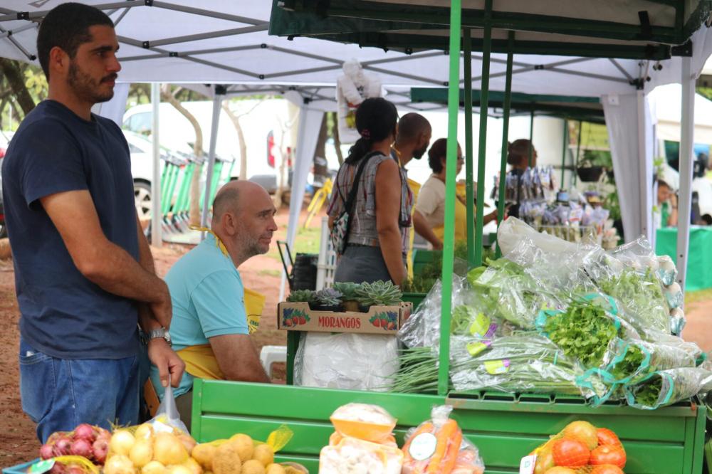 Os itens vendidos nas feiras organizadas pela Emater priorizam o conceito de comida de verdade, que compreende alimentos naturais, não processados ou que foram minimamente manipulados | Foto: Divulgação / Emater