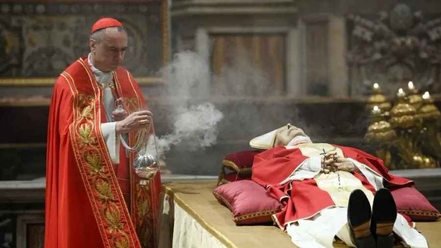 Velório de Bento XVI no Vaticano