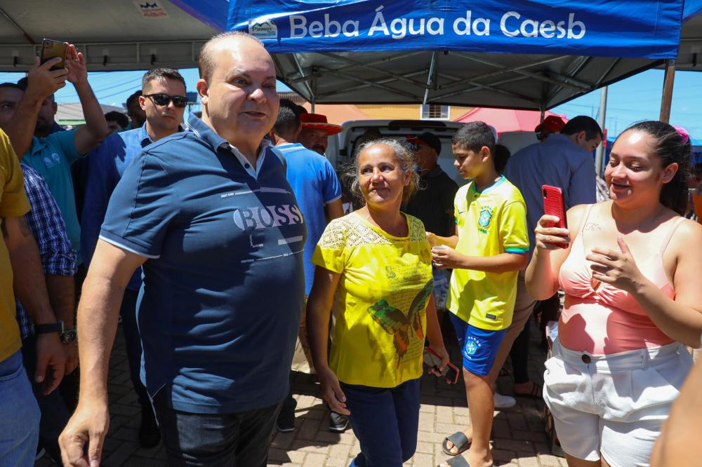 O governador Ibaneis Rocha destaca que muito tem sido feito para melhorar a infraestrutura da maior região administrativa do DF | Fotos: Paulo H. Carvalho/Agência Brasília