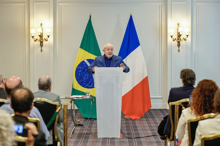 O presidente Lula durante a coletiva de imprensa em Paris, neste sábado (24/6). Foto: Ricardo Stuckert / PR