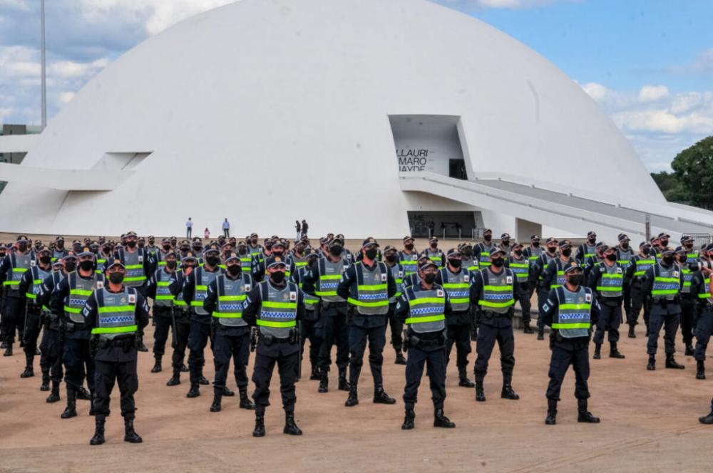 A tropa foi apresentada ao comandante-geral da PM, coronel Márcio Vasconcelos, e a outras autoridades da corporação. Depois, embarcou nos ônibus para o serviço | Foto: Joel Rodrigues/Agência Brasília