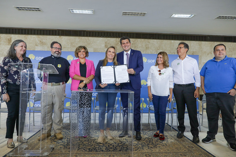 Lei do deputado Eduardo Pedrosa, que assegura participação de autistas em capacitações profissionais, foi sancionada pela governadora em exercício Celina Leão
