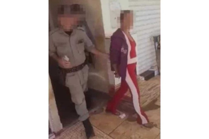 Uma mulher de 27 anos foi presa por suspeita de cortar o testículo do companheiro, além de machucá-lo na cabeça - (crédito: Reprodução) Uma mulher de 27 anos foi presa por suspeita de cortar o testículo do companheiro, além de machucá-lo na cabeça - (cré