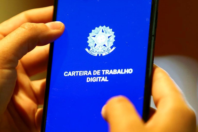 Total de pessoas com carteira assinada é o maior da série histórica iniciada em 2002: 43,4 milhões - Foto: Marcelo Camargo (Ag. Brasil)