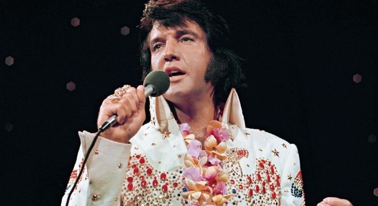 Elvis Presley durante show no Havaí, em 1973 ELVIS PRESLEY ENTERPRISES LLC/DIVULGAÇÃO VIA REUTERS