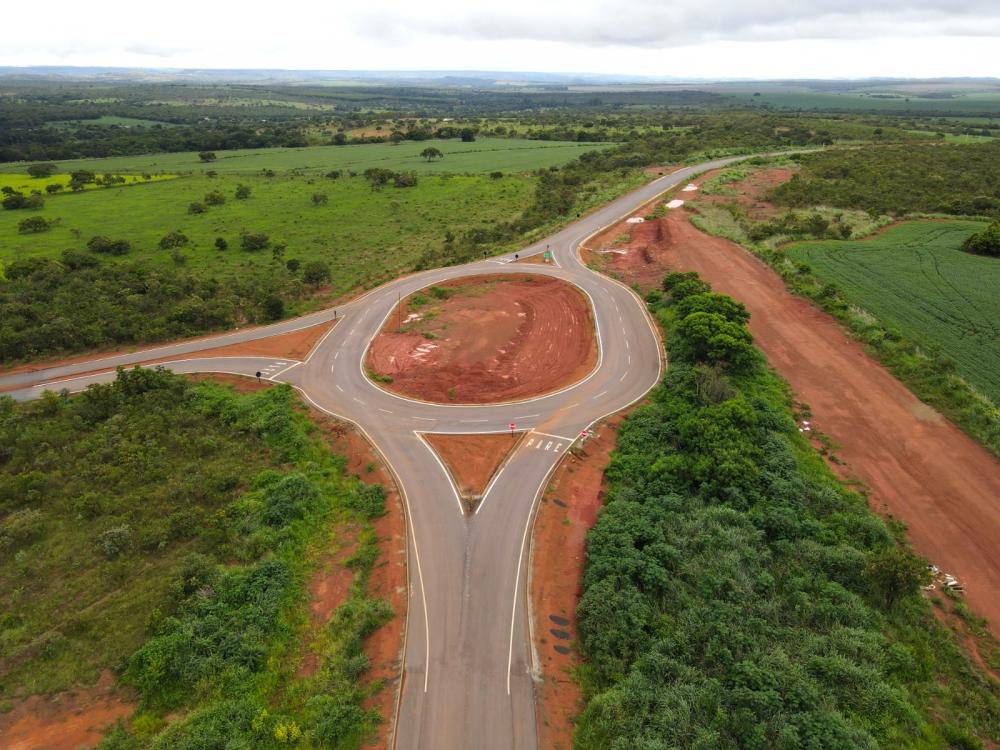 Obras de pavimentação da GO-591, em Cabeceiras, avançam para a fase final - Foto:Goinfra