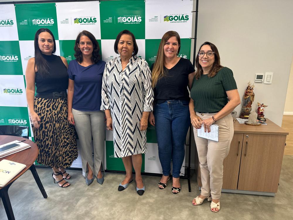 Presidente do Sindiveste-DF, Walquiria Aires (no meio) visita SEDF-GO para firmar parceria na consolidação do “Cinturão da Moda” na região