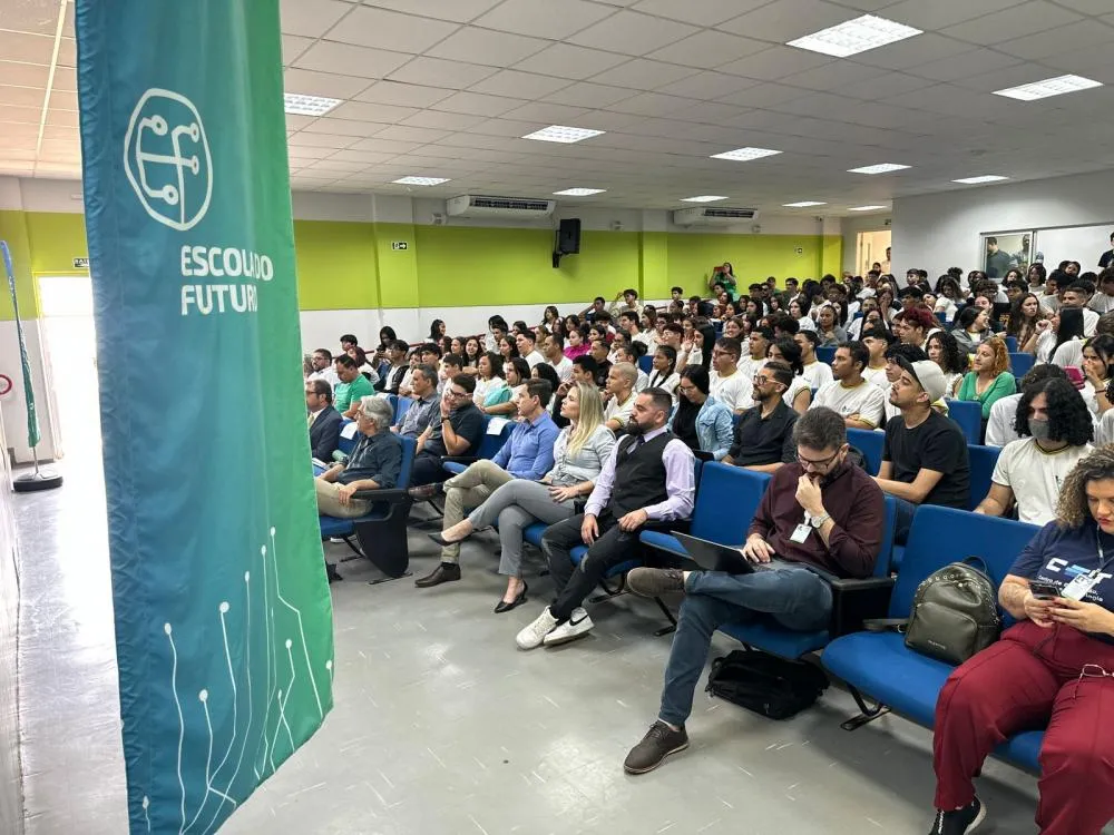 Estudantes de escolas públicas participam de discussões sobre desenvolvimento econômico sustentável, com representantes do G20 Social - Denner Nunes