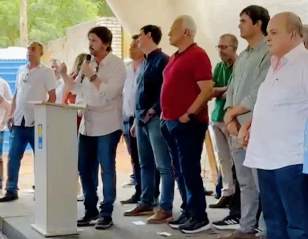 Cláudio Abrantes ressaltou a importancia da pavimentação, realização de um sonho / Ascom