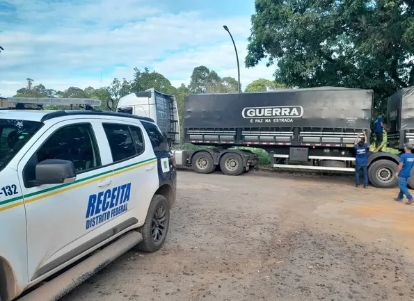 Caminhões são interceptados sem notas fiscais das cargas / Reprodução / Receita Federal
