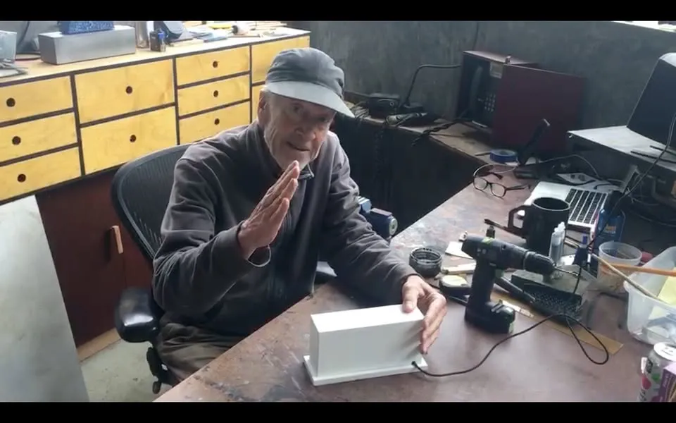 David Lynch em seu escritório / Facebook / davidlynchofficial/