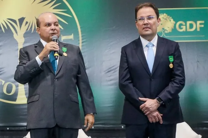 Ibaneis Rocha e o secretário de Economia do DF, Ney Ferraz Júnior / Renato Alves / Agência Brasília