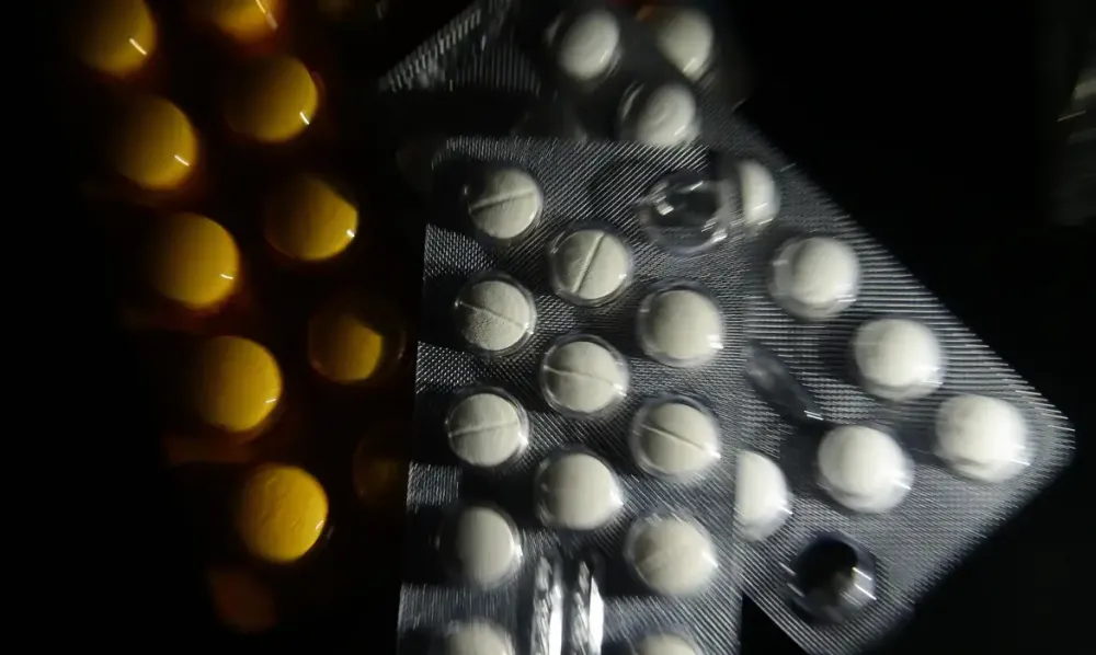 Usado para tratar febre e dor pode potencializar risco de problemas gastrointestinais, cardiovasculares e renais / Marcello Casal Jr / Agência Brasil