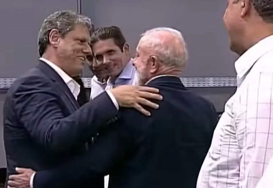  Lula e Tarcísio em lançamento do edital para construir túnel no mar entre Santos e Guarujá esperado há quase 100 anos / Reprodução