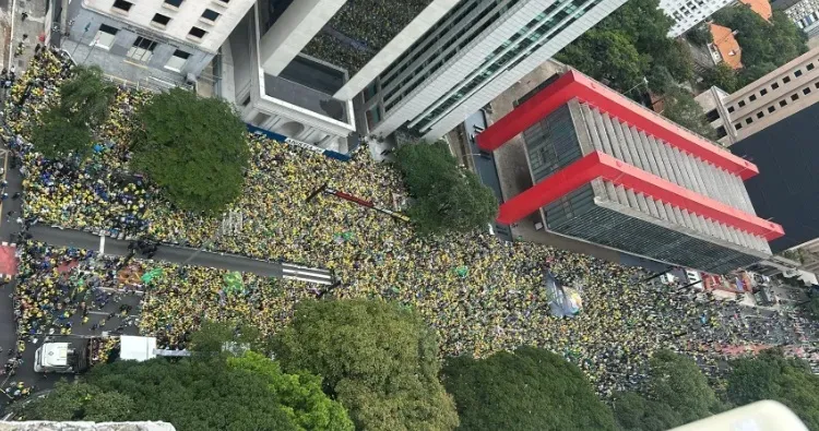 Ato na Avenida Paulista em SP pró-anistia de depredadores do 08/01 / Reprodução / CNN