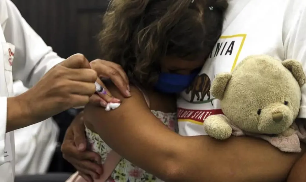 Vacinação abrange inicialmente crianças de 6 meses a menores de 6 anos / Agência Brasil / Arquivo