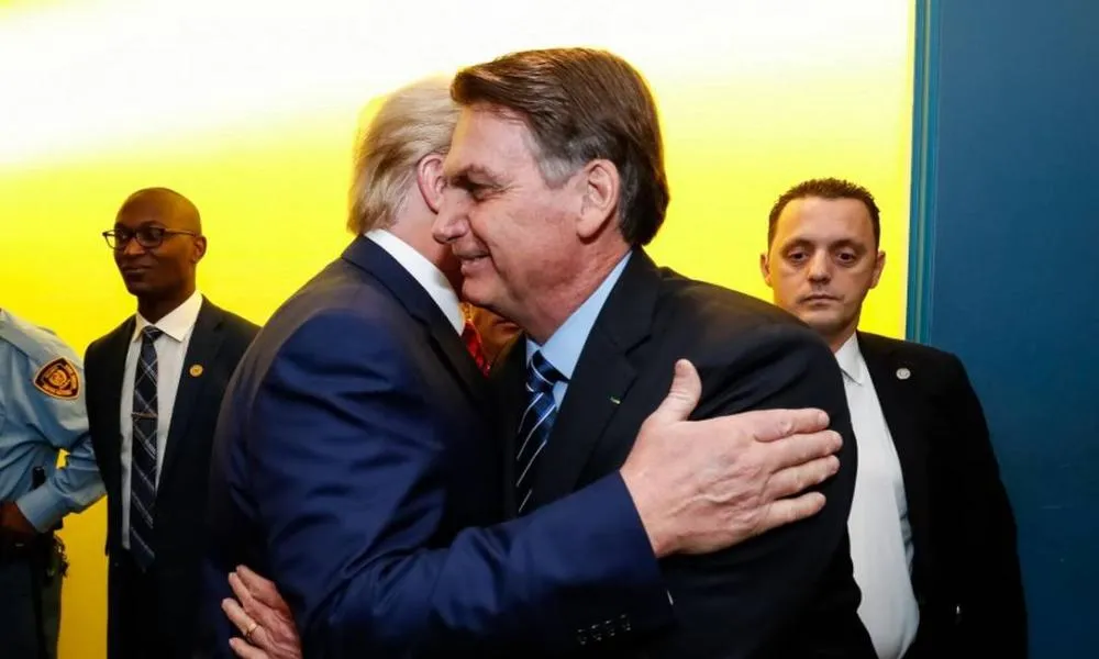 Bolsonaro cumprimenta Trump / Alan Santos / PR