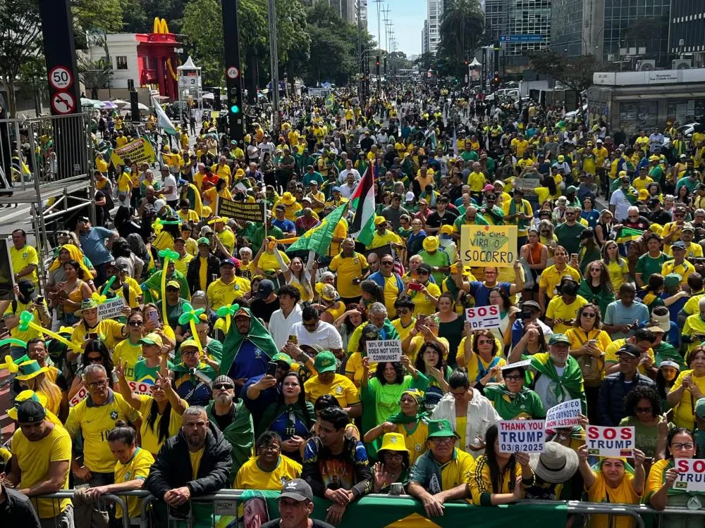 Bolsonaristas pediram “socorro” ao presidente Donald Trump / Reprodução / Record TV