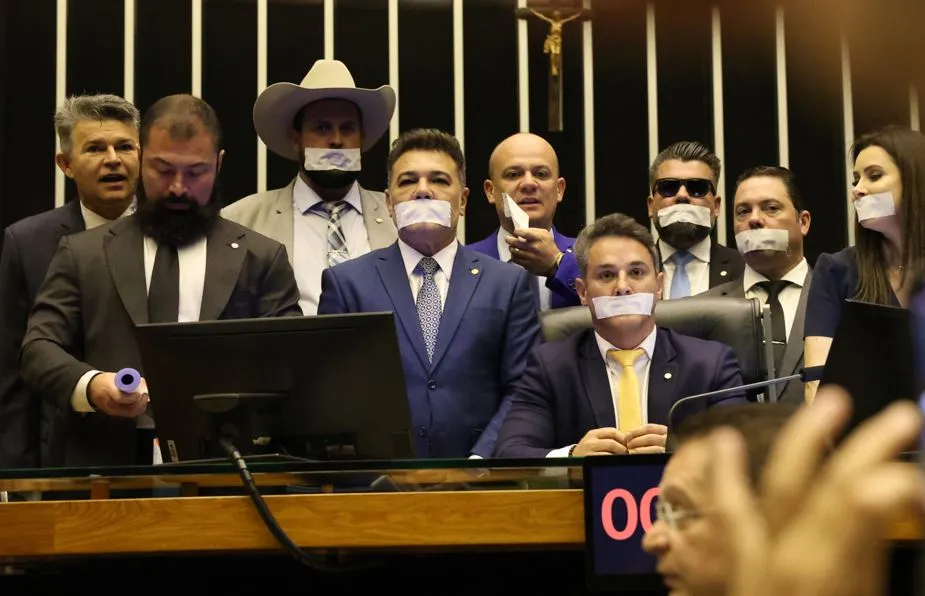 Zé Trovão e deputados em motim na Câmara / EBC