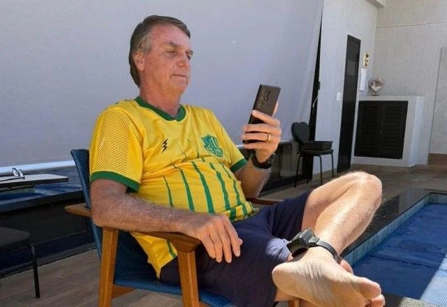 Ex-presidente Jair Bolsonaro cumprindo prisão domiciliar / Rede social