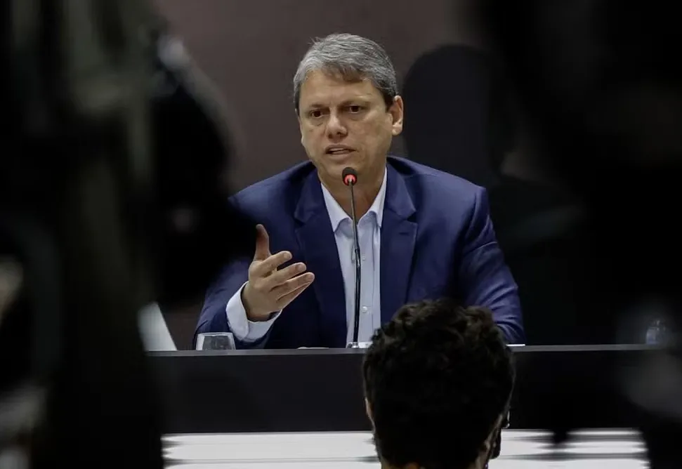 Tarcísio de Freitas (Republicanos), durante coletiva de imprensa nesta segunda-feira (6) /João Valério/GESP