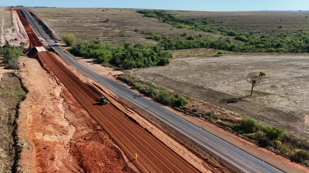 Obras do Fundeinfra seguirão em ritmo acelerado. Pavimentação e recuperação de rodovias estaduais beneficiam diretamente 9,6 mil empreendimentos rurais em 19 municípios goianos - Fotos: Goinfra
