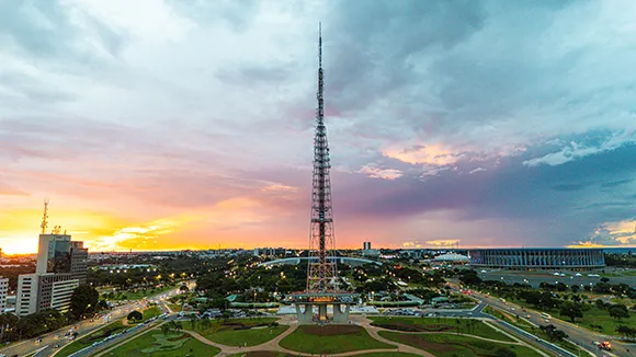 Decreto regulamenta processo licitatório para a concessão de uso das áreas da Torre de Televisão de Brasília por emissoras de rádio e televisão | Foto: Ana Carolina/Setur-DF