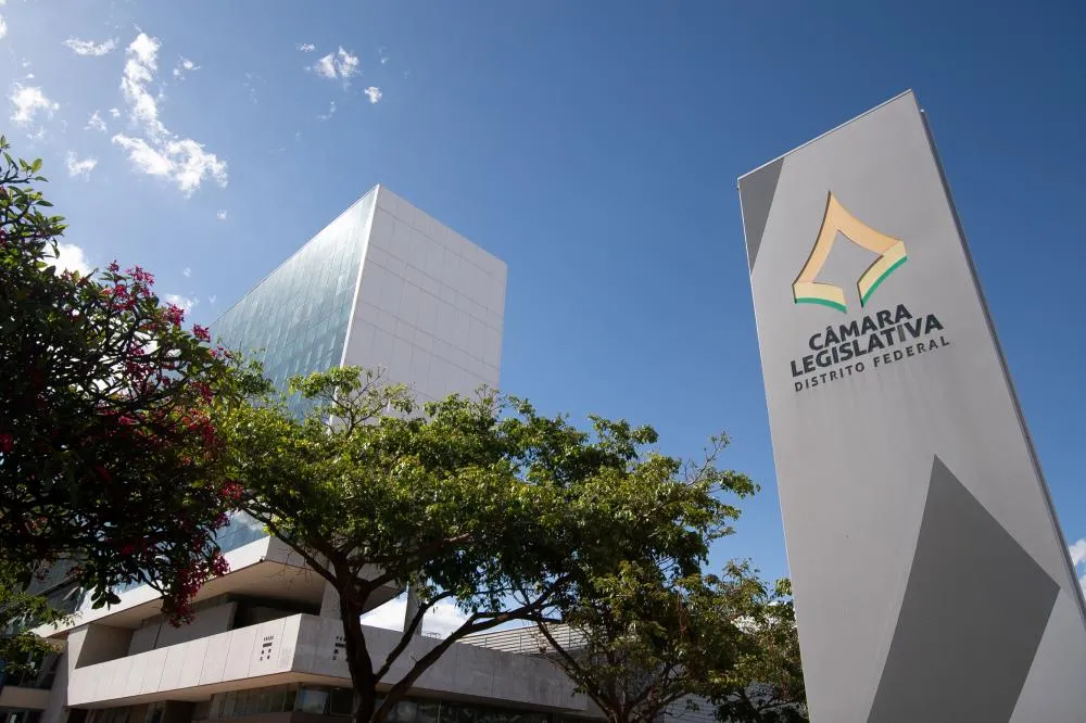 Entre as ações previstas estão a realização de programas de formação continuada, cursos, workshops com especialistas, campanhas de sensibilização, eventos e palestras