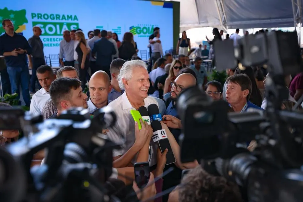 Caiado e Daniel Vilela entregam mais de 200 veículos a municípios goianos - Fotos: Romullo Carvalho
