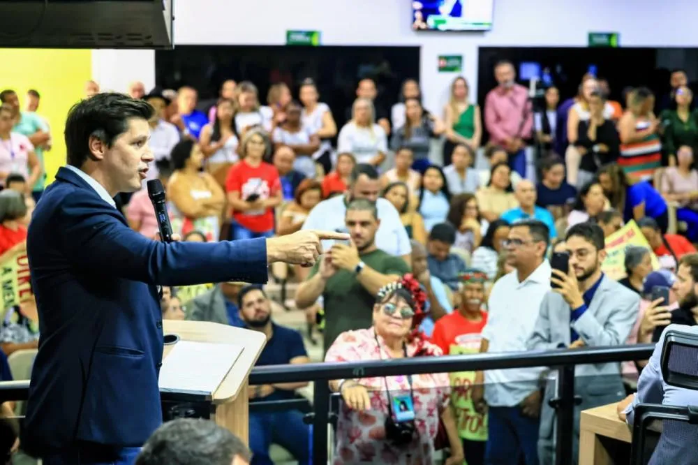 Em sessão na Câmara dos Vereadores de Valparaíso, Daniel Vilela reforça presença do Governo de Goiás na região do entorno do DF: investimento contínuo em segurança, infraestrutura, educação e saúde mudaram realidade local - Fotos: Benedito Braga