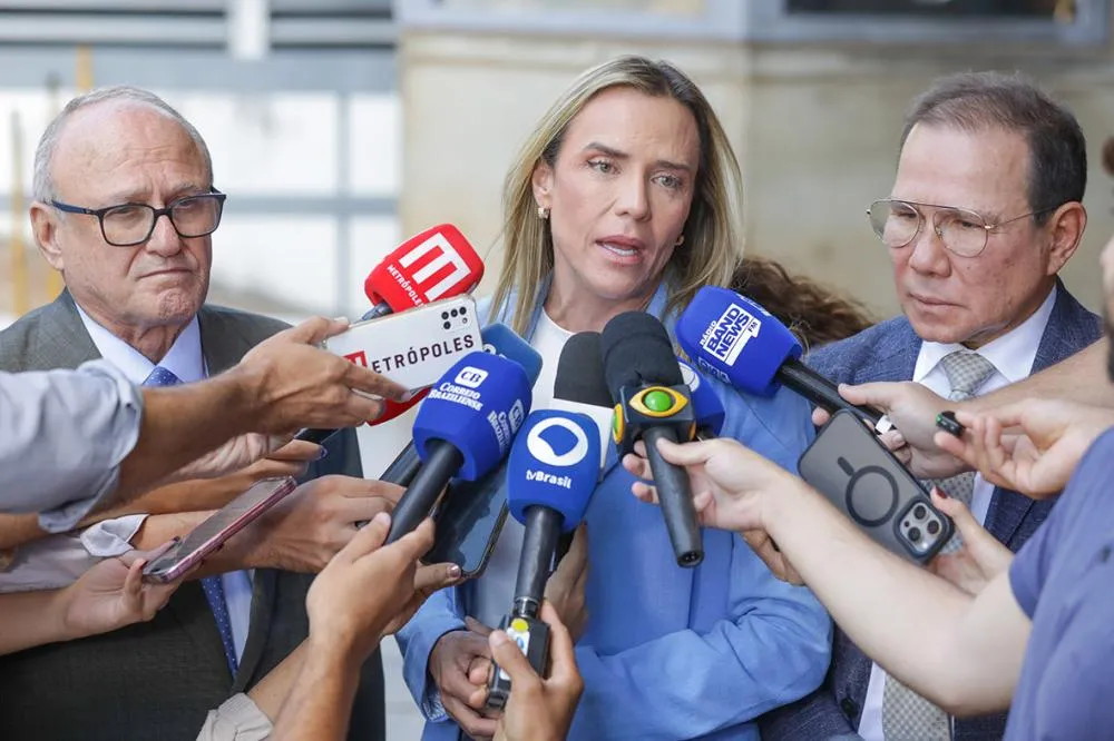 Segundo a governadora, o encontro tratou de questões técnicas relacionadas ao banco, com foco na estabilidade da instituição e na continuidade dos serviços prestados à população | Foto: Tony Oliveira/Agência Brasília