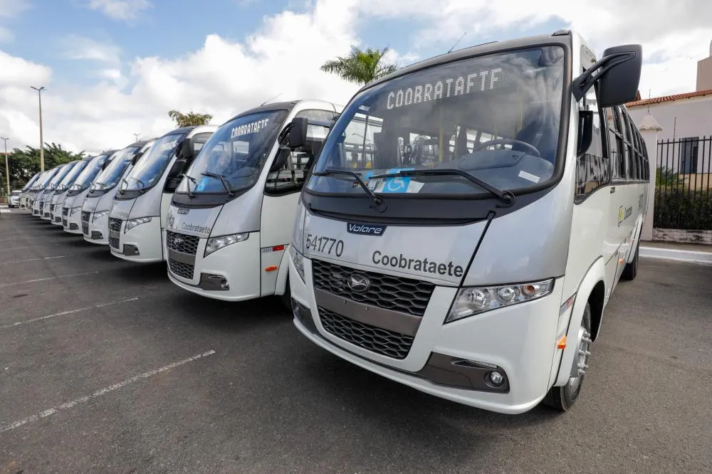 Os novos ônibus foram anunciados durante a passagem do programa GDF na Sua Porta no Paranoá | Foto: Matheus Borges/Agência Brasília