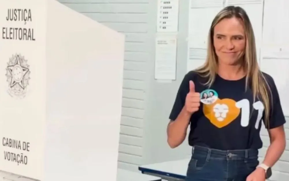 Candidata ao GDF, governadora Celina Leão vota ao lado de Michelle Bolsonaro e Bia Kicis