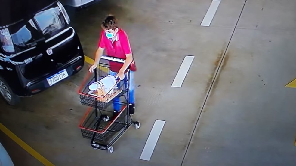 Cliente foi preso por furtar pernil avaliado em R$ 1.2 mil — Foto: Polícia Militar de Mato Grosso